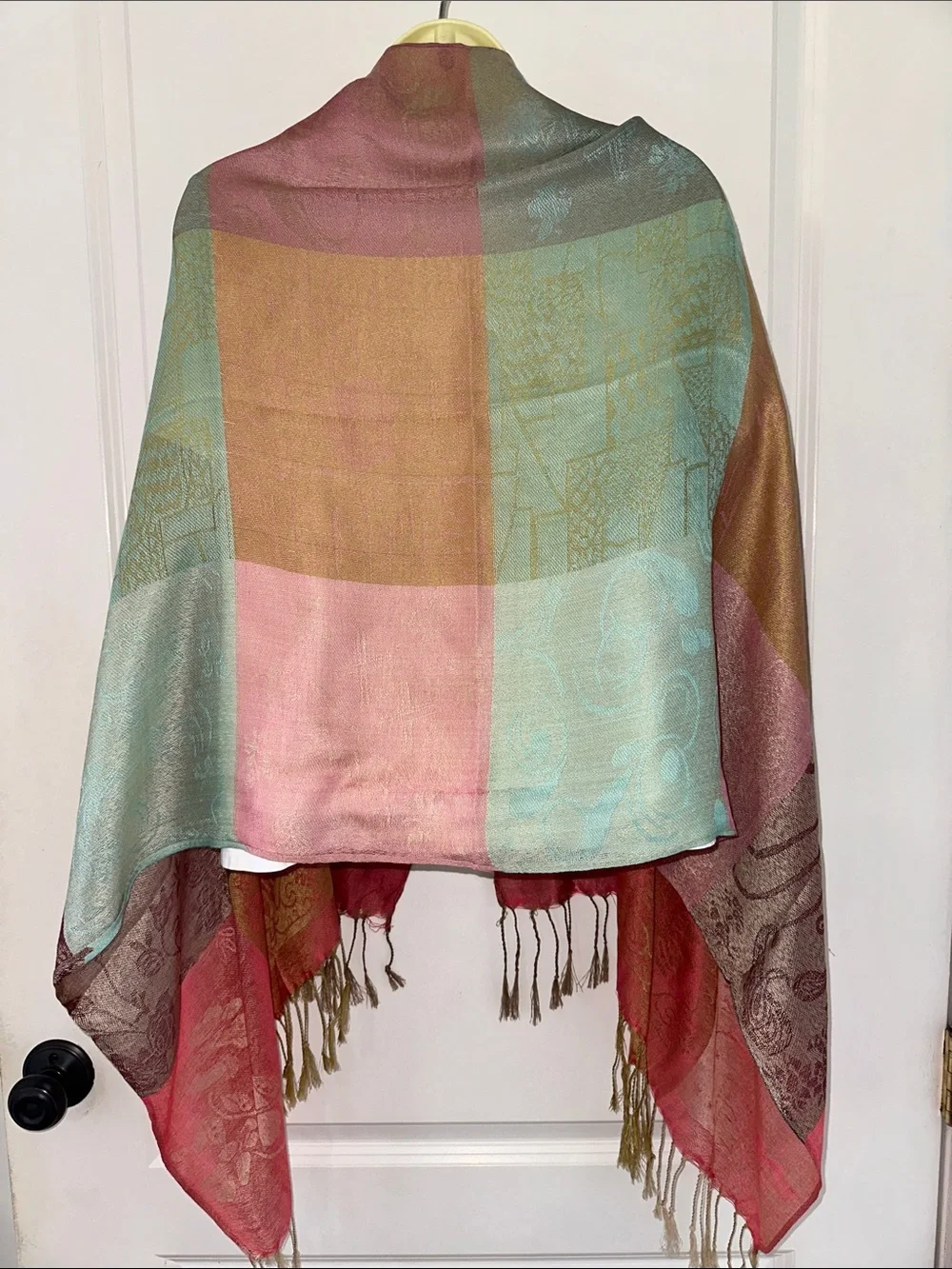 NWT‎ Pashmina Pink, Green, Lavender & Gold Jacquard Floral Fringe Shawl or Wrap
